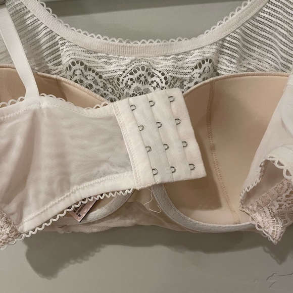 Victoria's Secret Lace Bra - Picture 7 of 9
